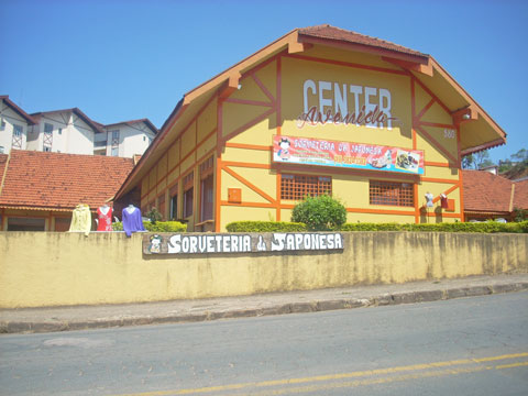 Roupas no Muro Caleidoscopio